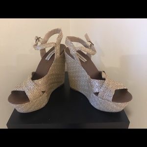 Preowned sz 7 Steve Madden wedge sandals